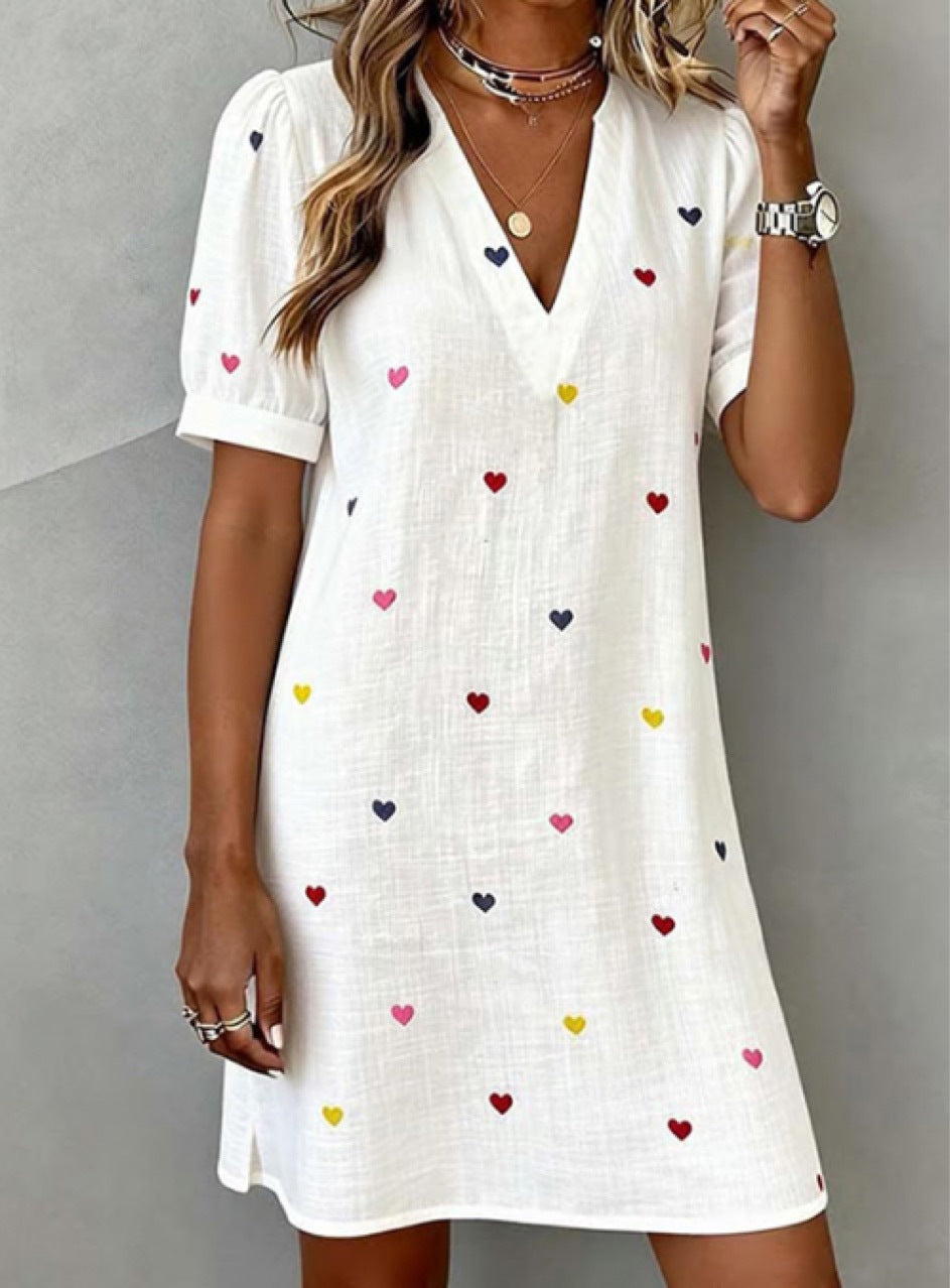 Vestido de mujer de lino y algodón con cuello en V y estampado de corazones.