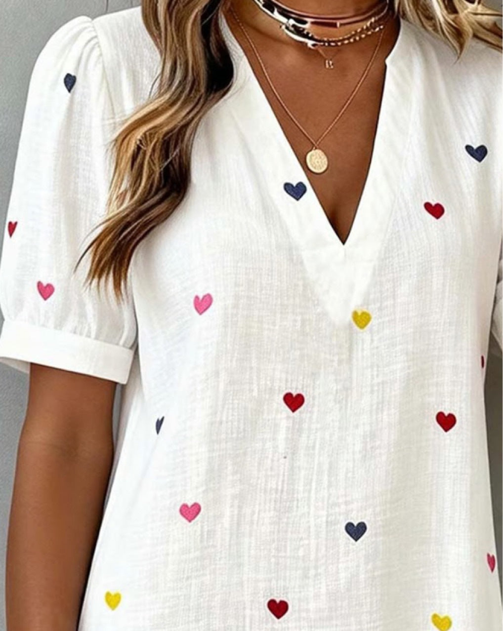 Vestido de mujer de lino y algodón con cuello en V y estampado de corazones.